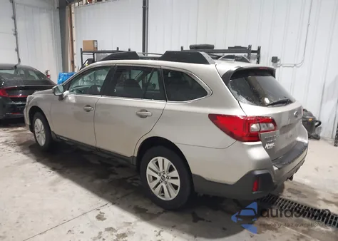 2018 Subaru Outback 2.5I Premium z USA, uszkodzony, nr VIN 4S4BSAFC8J3358565